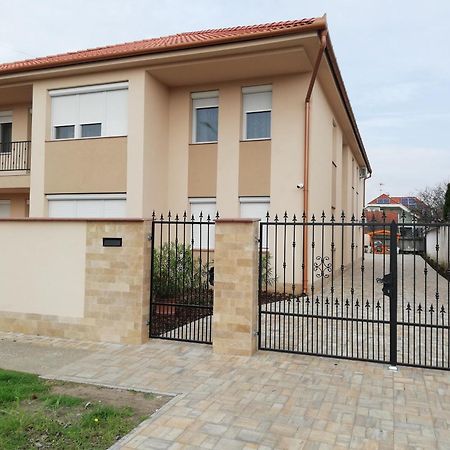 Imola Es Andrea Apartmanhaz 3 Hajdúszoboszló Exteriör bild