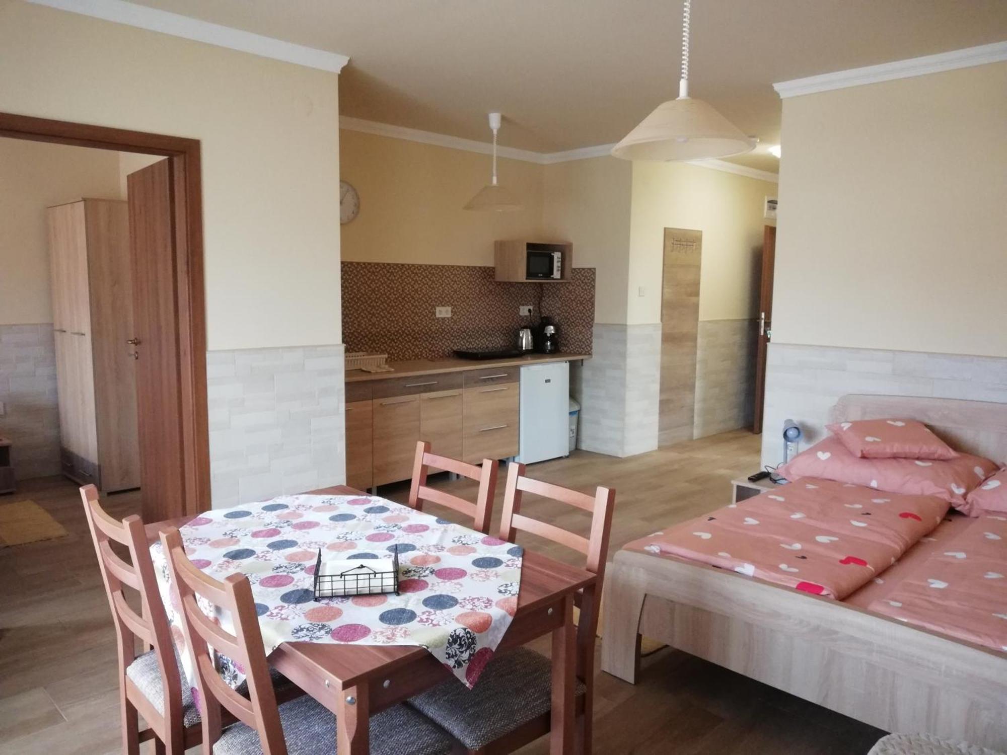 Imola Es Andrea Apartmanhaz 3 Hajdúszoboszló Exteriör bild