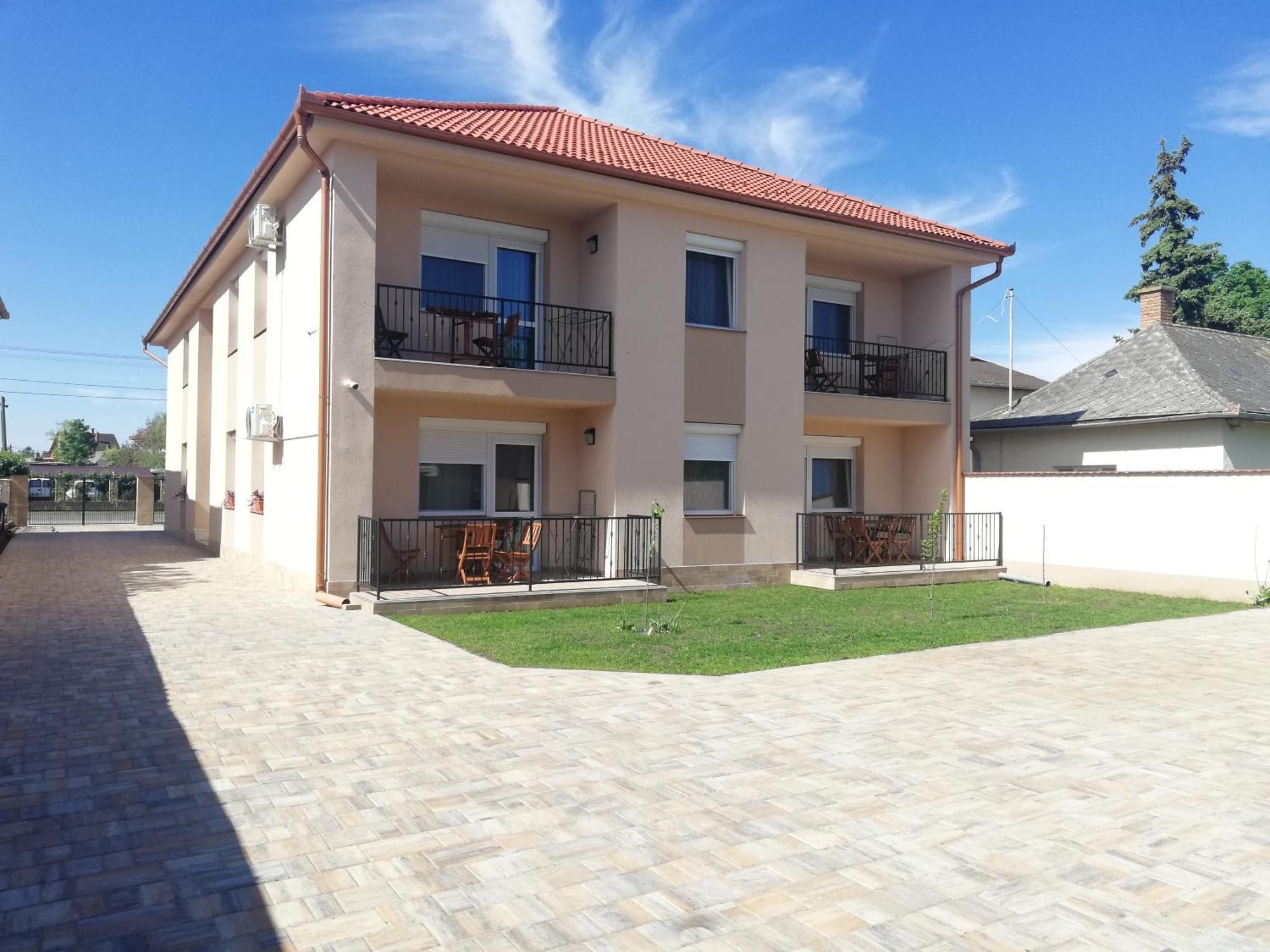 Imola Es Andrea Apartmanhaz 3 Hajdúszoboszló Exteriör bild